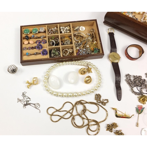 3021 - Costume jewellery including brooches, necklaces, rings and earrings housed in a wooden jewellery box