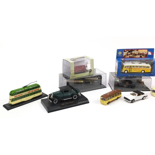 2538 - Die cast vehicles including Guinness advertising and EFE busses