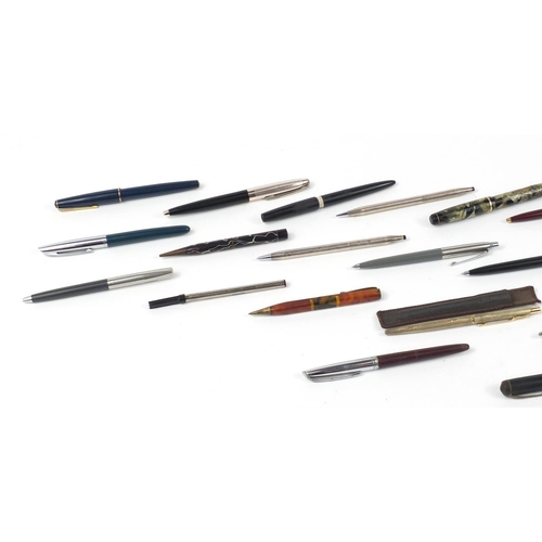 761 - Vintage and later fountain pens and propelling pencils including Cross sterling silver, marbelised W... 