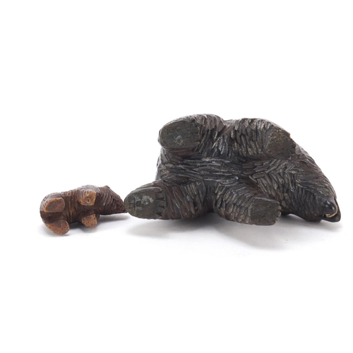 2814 - Two Black Forest carved wood bears, the largest 9.5cm in length