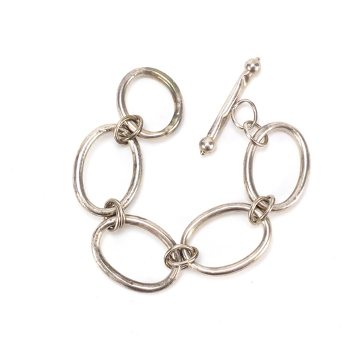 2826 - Silver large chain link design bracelet, 22cm in length, 31g