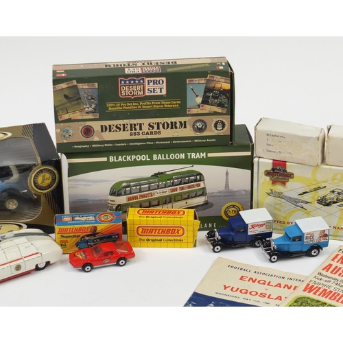 2560 - Vintage and later die cast vehicles, including Dinky and Matchbox