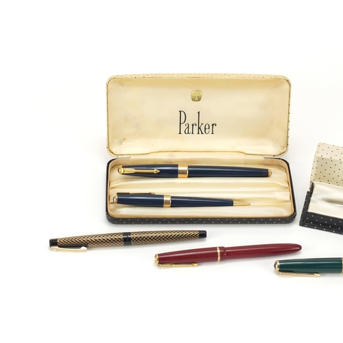 760 - Vintage and later fountain pens and propelling pencils, some with gold nibs, including Parker and Sh... 