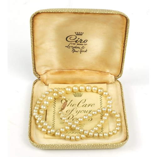 2728 - Simulated pearl necklace with 9ct gold clasp