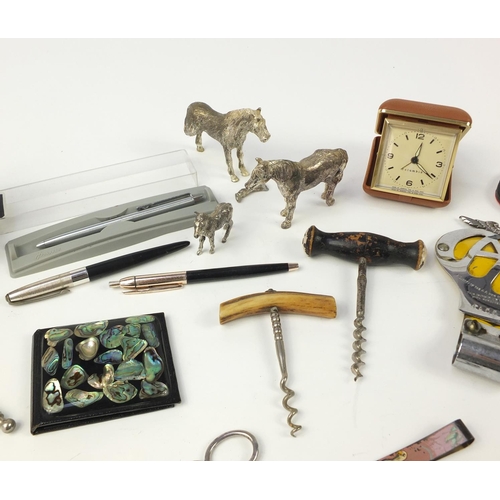 2904 - Miscellaneous objects including whist marker, AA car badge, fountain pen and corkscrews