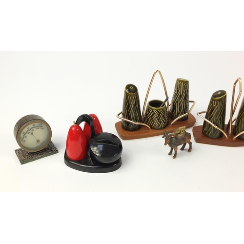 2539 - Sundry items including vintage cruet sets, lions head door knocker and desk calendar