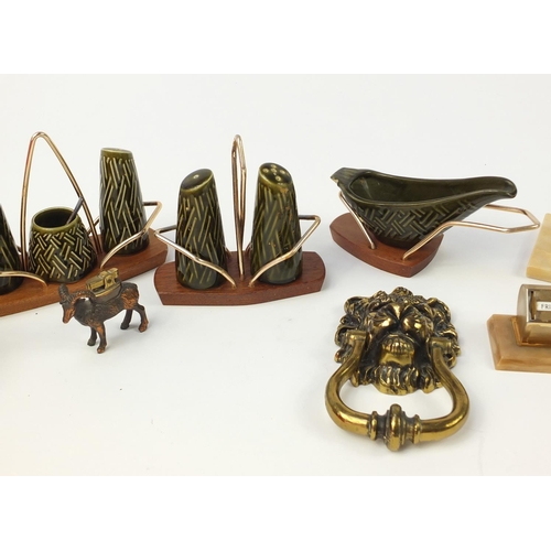 2539 - Sundry items including vintage cruet sets, lions head door knocker and desk calendar