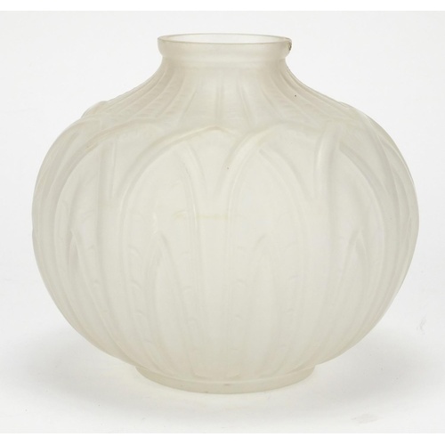 2189 - French Art Deco frosted glass vase, 17cm high