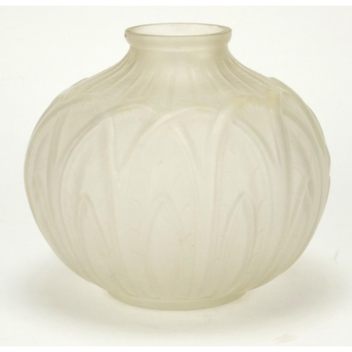 2189 - French Art Deco frosted glass vase, 17cm high