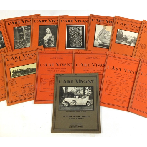 2702 - Vintage French L'Art Vivant magazines