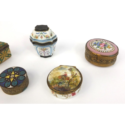 3452 - Five 18th century and later pill boxes including a Sevres example hand painted with cherubs, Bilston... 