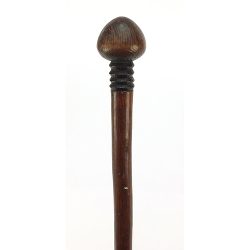 3842 - African hardwood Zulu warrior Knobkerrie, carved with geometric motifs, 94cm in length