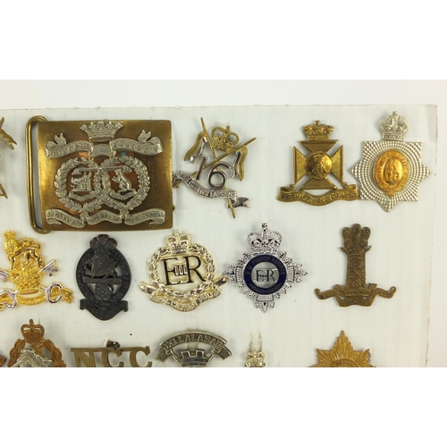 3528 - British military World War I and later cap badges and a Argyll & Sutherland Highlanders buckle inclu... 