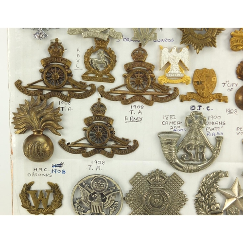 3775 - British military World War I and later cap badges including Royal Air Force, Royal Field Artillery, ... 