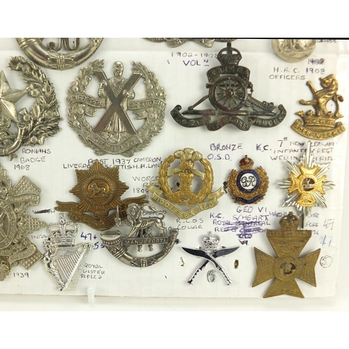 3775 - British military World War I and later cap badges including Royal Air Force, Royal Field Artillery, ... 