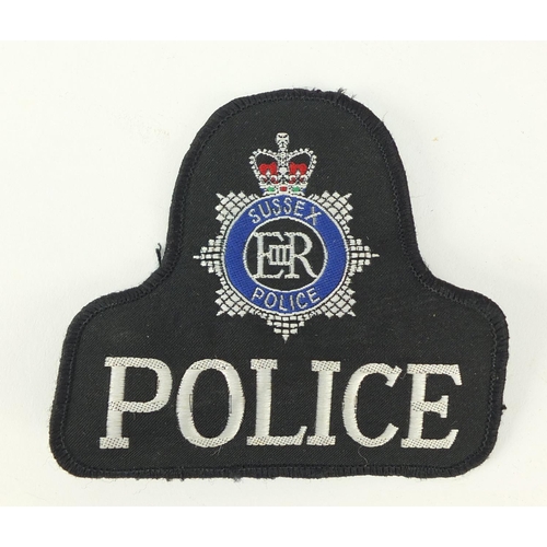 3905 - Sussex Police badges, helmet plate, pips and cloth a patch