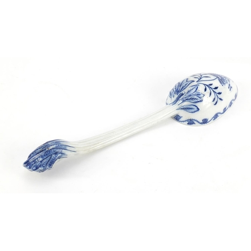 3152 - Large Meissen porcelain ladle hand painted in the Blue Onion pattern, 32cm in length