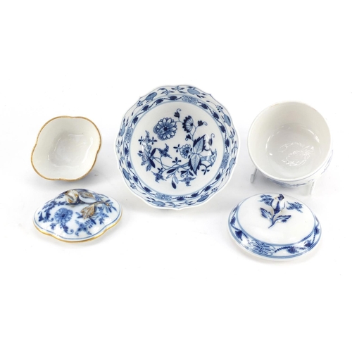 3151 - Two Meissen porcelain sugar bowls and covers hand painted in the Blue Onion pattern both with floral... 