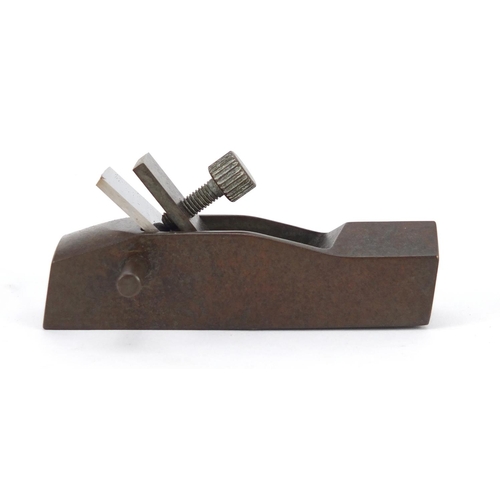 3988 - Patinated bronze carpenter's plane, 8.5cm in length