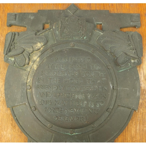 3513 - Oak backed bronze winners wall plaque presented by His Majesty the King in 1930 to Peter's school, L... 