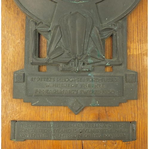 3513 - Oak backed bronze winners wall plaque presented by His Majesty the King in 1930 to Peter's school, L... 