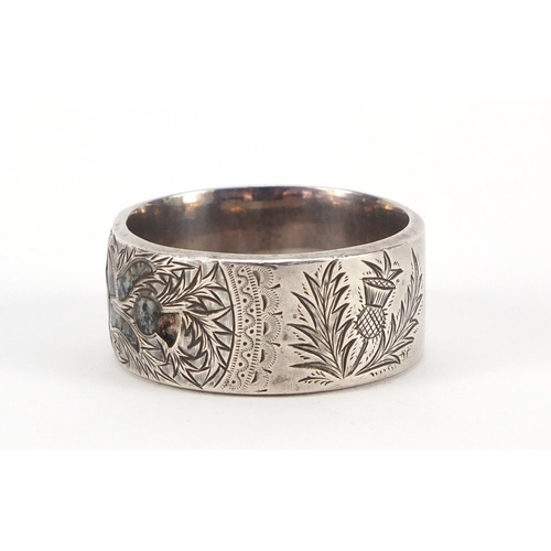 3495 - Circular silver napkin ring inlaid with hardstones and engraved with Scottish thistles, Birmingham 1... 