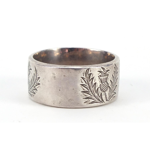 3495 - Circular silver napkin ring inlaid with hardstones and engraved with Scottish thistles, Birmingham 1... 