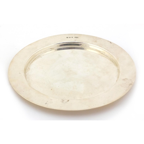 3606 - Circular silver shallow dish by John Grinsell & Sons, Birmingham 1908, 14.5cm in diameter, 123.5g