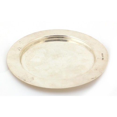 3606 - Circular silver shallow dish by John Grinsell & Sons, Birmingham 1908, 14.5cm in diameter, 123.5g