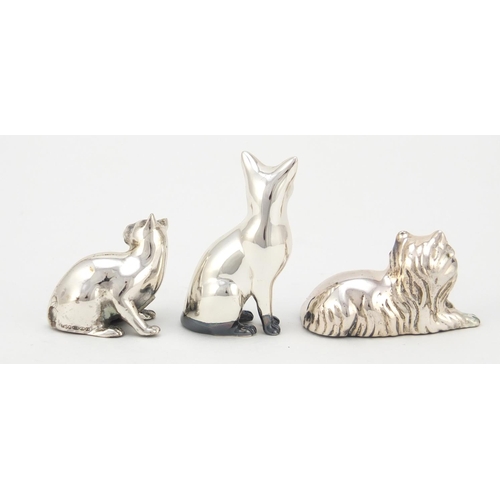 3825 - Three Italian miniature silver cats, the largest 4cm high, 54.8g