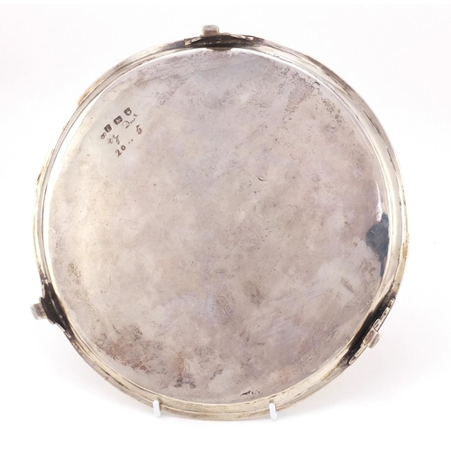 3933 - George III circular silver three footed salver, by Richard Rugg II, London 1781, 25.5cm in diameter,... 