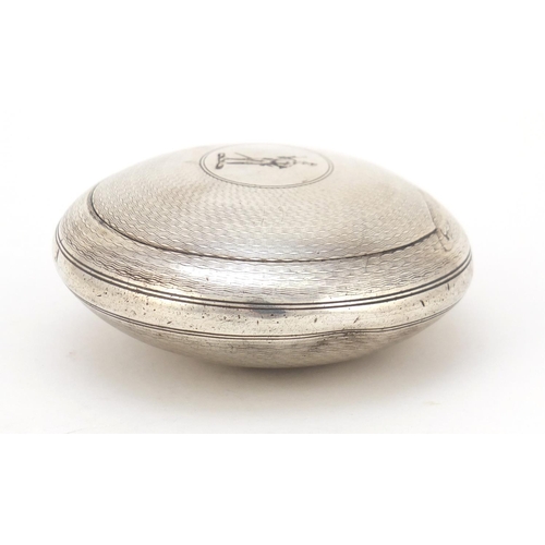 3985 - Victorian silver squeeze action snuff box with all over engine turned decoration, possibly by Willia... 