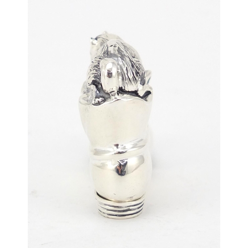 3937 - Novelty 800 grade silver vesta in the form of a kitten and mouse on a shoe, 6.5cm in length, 43.5g