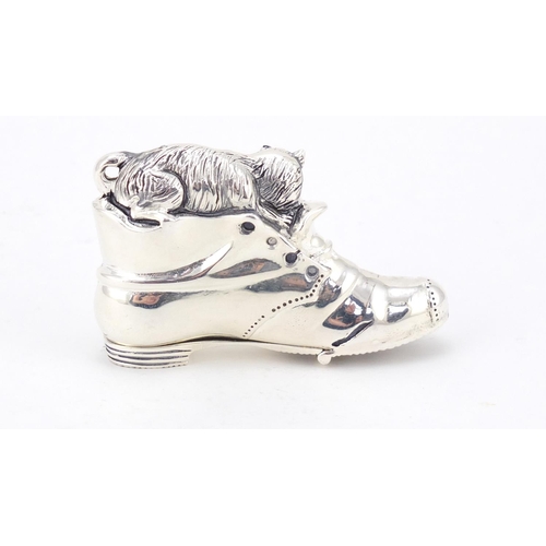 3937 - Novelty 800 grade silver vesta in the form of a kitten and mouse on a shoe, 6.5cm in length, 43.5g