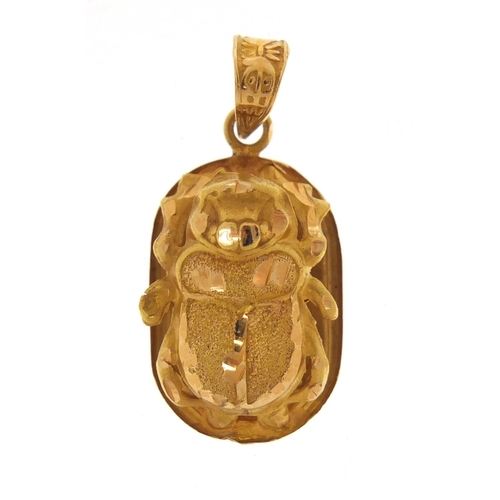 3425 - Egyptian Revival gold scarab beetle pendant, 3cm in length, 1.6g