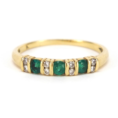 4244 - 18ct gold, emerald and diamond half eternity ring, size S, 2.6g