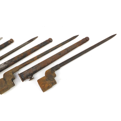 3422 - Four British military socket bayonets, three with scabbards, each 27.5cm in length