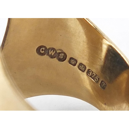 3320 - Designer 9ct gold Cabochon hardstone ring, size O, 9.0g