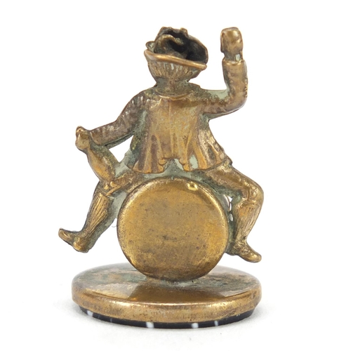 3863 - Gilt metal and agate compass fob in the form of a merry gentleman, 3cm high