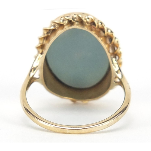 4125 - Unmarked gold cabochon opal ring, size O, 4.2g