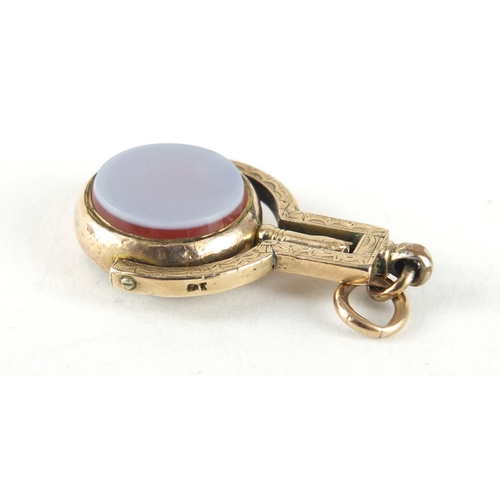 3980 - Victorian 9ct gold bloodstone and onyx watch key fob, 4cm in length, 8.5g