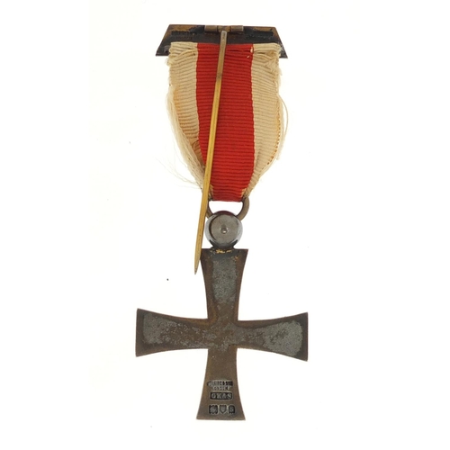 3897 - Masonic silver and red enamel Knights Templar cross by Kenning & Son of London, 4.7cm high