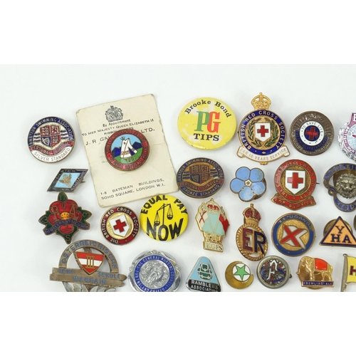 3706 - Vintage badges and lapels, some military interest including American World War II sterling silver Pa... 