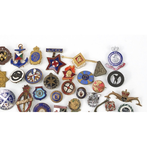 3707 - Vintage badges and lapels including Festival Of Britain, Red Cross and St John, Queen Elizabeth trai... 