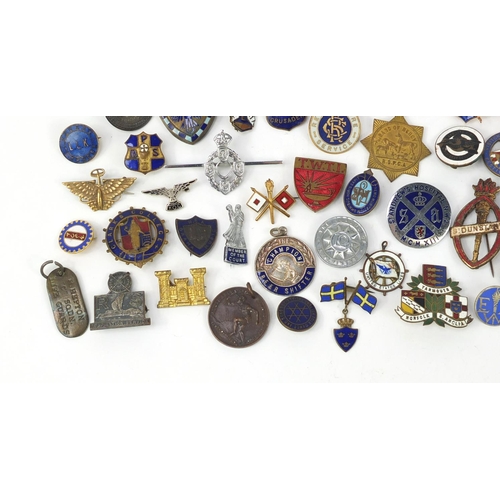 3707 - Vintage badges and lapels including Festival Of Britain, Red Cross and St John, Queen Elizabeth trai... 