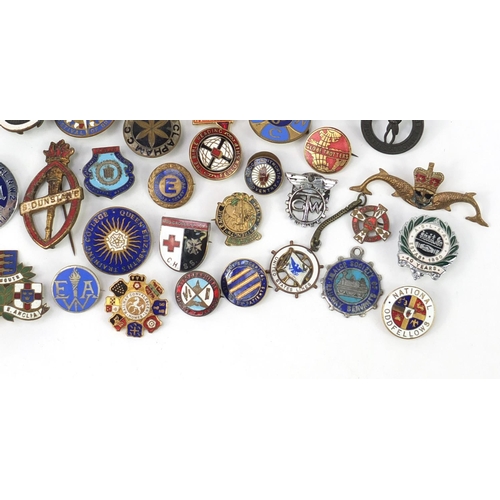 3707 - Vintage badges and lapels including Festival Of Britain, Red Cross and St John, Queen Elizabeth trai... 