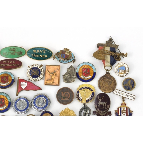 3708 - Vintage and later badges and lapels including South African Mining Brooch, BEA, The Society of Susse... 