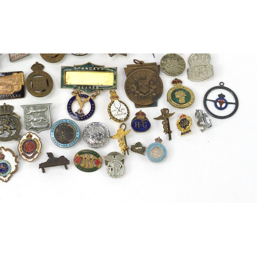 3709 - British military World War I badges, lapels and medallions including Women's Land Army, Royal Observ... 