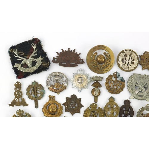 3118 - British military World War I cap badges including Australian Commonwealth Military Forces, Royal Air... 