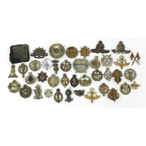 3118 - British military World War I cap badges including Australian Commonwealth Military Forces, Royal Air... 